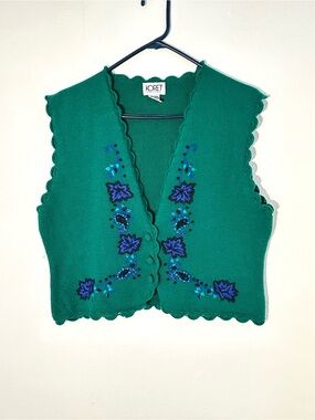 Koret Emerald Green Scalloped Floral Embroidered knit Sweater Vest